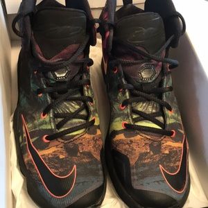 Lebron XIII (GS) sneakers
